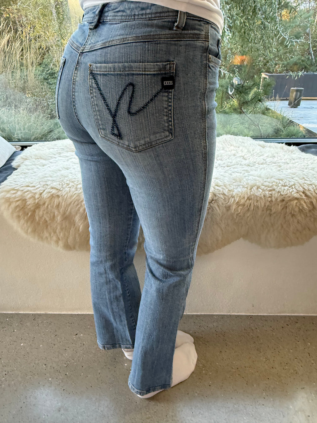 Mid waist Cecil bootcut